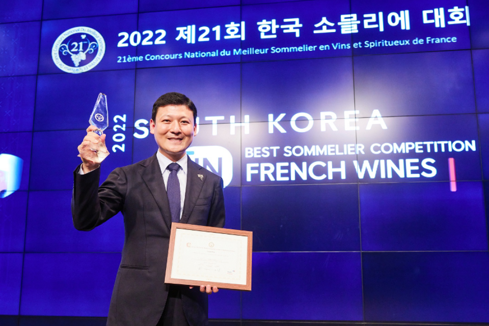 레스토랑 주은의 김주용 소믈리에가 제21회 한국 소믈리에 대회'에서 우승을 차지했다.