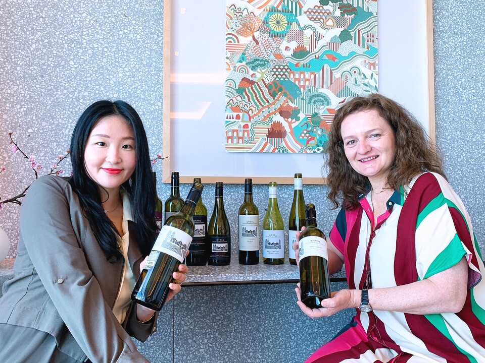 도윤 기자와 윈즈 쿠나와라 에스테이트(Wynns Coonawarra Estate)의 와인메이커 '사라 피젼(Sarah Pidgeon)'
