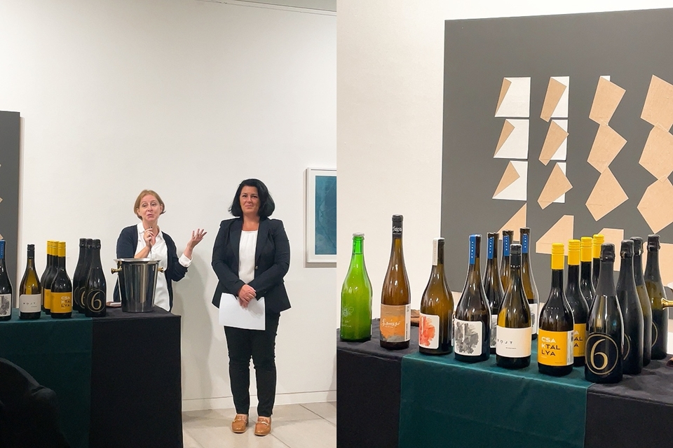 헝가리 추상미술전 '접히고-펼쳐진(FOLDED-UNFOLDED)의 '아트&와인' 콜라보 테이스팅 행사를 통해 소개되고 있는 헝가리 토카이(Tokaji) 와이너리 오로스라노스(Orsozlanos)의 와인