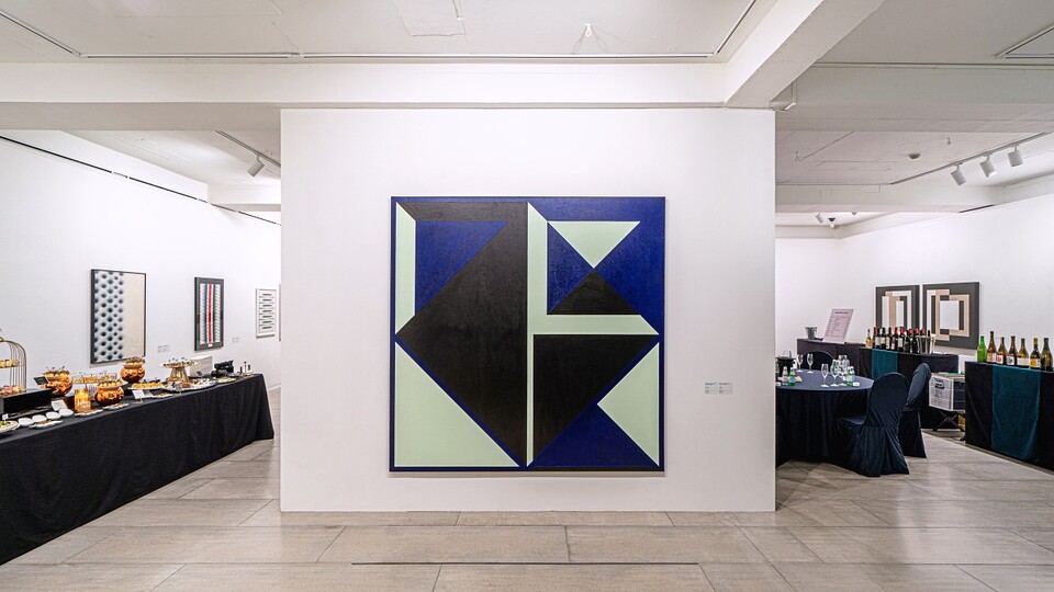 성곡미술관에서는 헝가리 추상 미술전 '접히고-펼쳐진'과 VIP 헝가리 와인 시음행사가 함께 진행되었다.