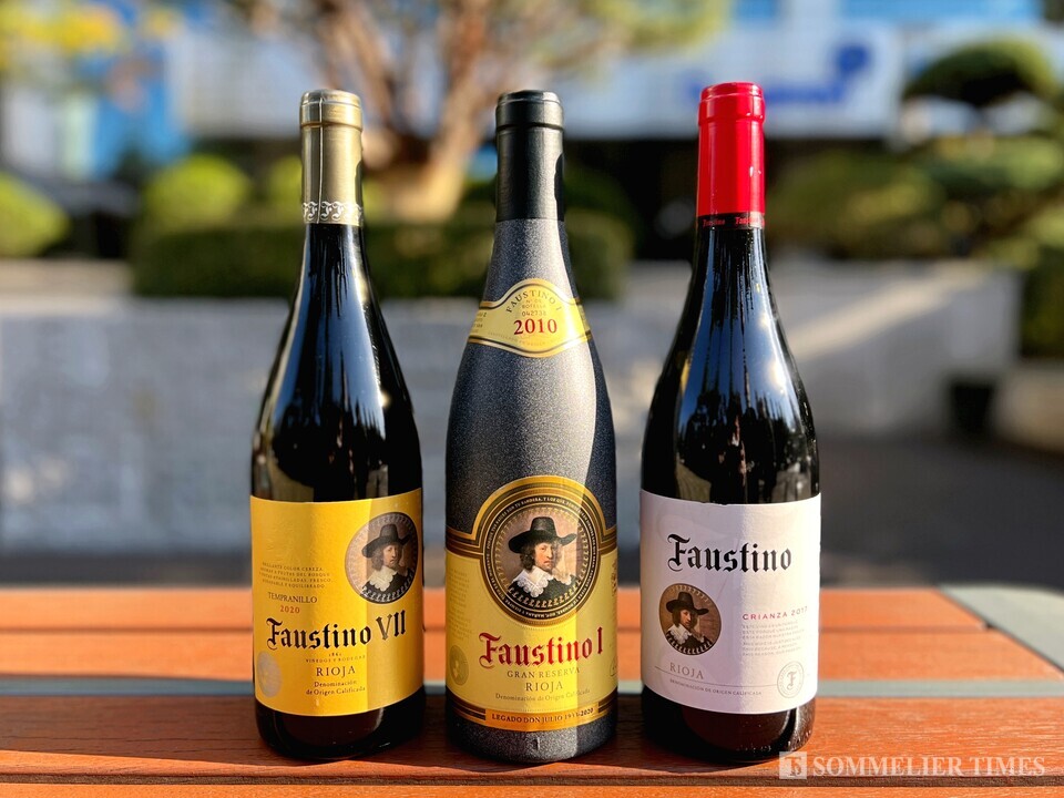 카를로스가 추천한 파우스티노 와인 3종, 파우스티노 그랑 리제르바(가운데), 파우스티노 템프라니요(왼쪽), 파우스티노 크리안자(오른쪽)