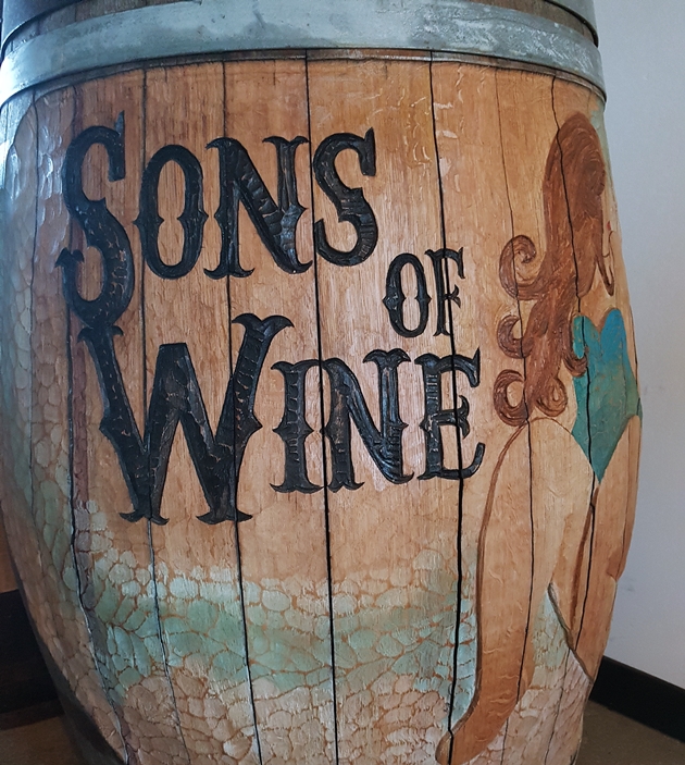 선즈 오브 와인 GW 인스퍼레이션(Sons of Wine GW Inspiration) 2019을 숙성한 프랑스 알자스(Alsace) 지역의 오크통