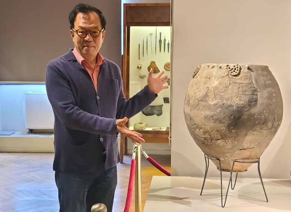 National Museum, 8,000년 전의 wine jar 옆에서 기념사진, 박찬준대표