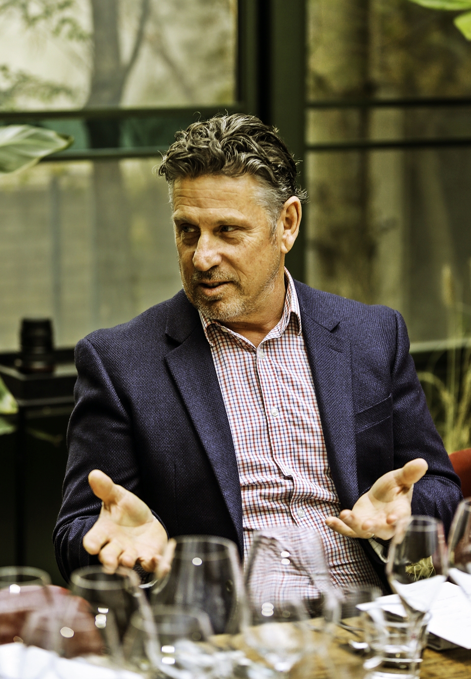 '하우스 오브 아라스(House of Arras) & 하디스(Hardys)' 소개를 위해 참석한 와인 메이커 크레이그 스탠스버로우(Craig Stansborough), 그는 아콜레이드 와인의 프리미엄 와인메이커이자 '그랜트 버지(Grant Burge)'의 수석 와인메이커이기도 하다.