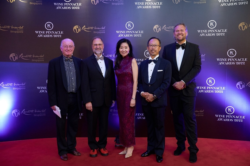 Wine Pinnacle Awards Technical Committee의 5명의 와인 전문가 (사진=Resorts World Sentosa)