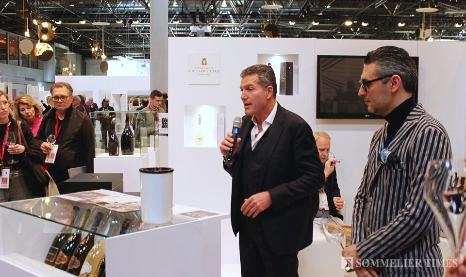 @winemob으로 알려진 디지털 와인 컨설턴트 ‘발렌티노 푸스나바(Valentino Pusnava, 오른쪽)'이 진행을 맡은 'Champagne for the Future' 행사 모습