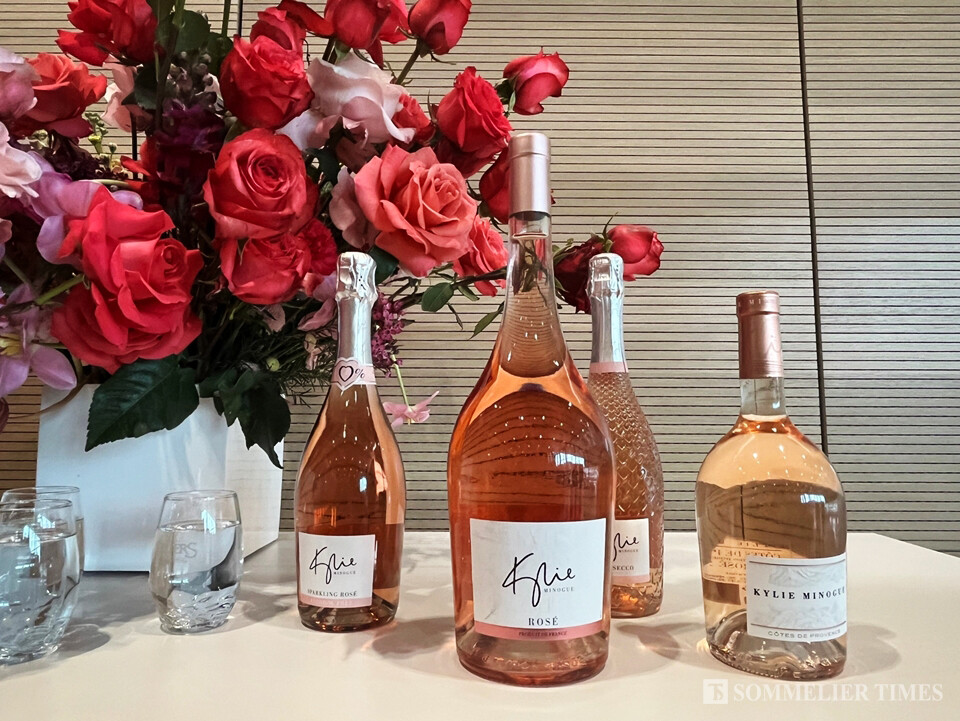카일리 미노그의 'Meet & Greet' 행사에 소개된 다양한 카일리 미노그 와인 제품들