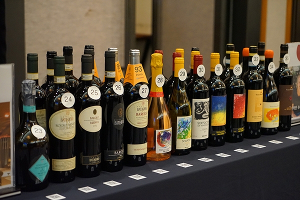 아트인더글라스 테이스팅 시음 와인 (사진=와이넬)