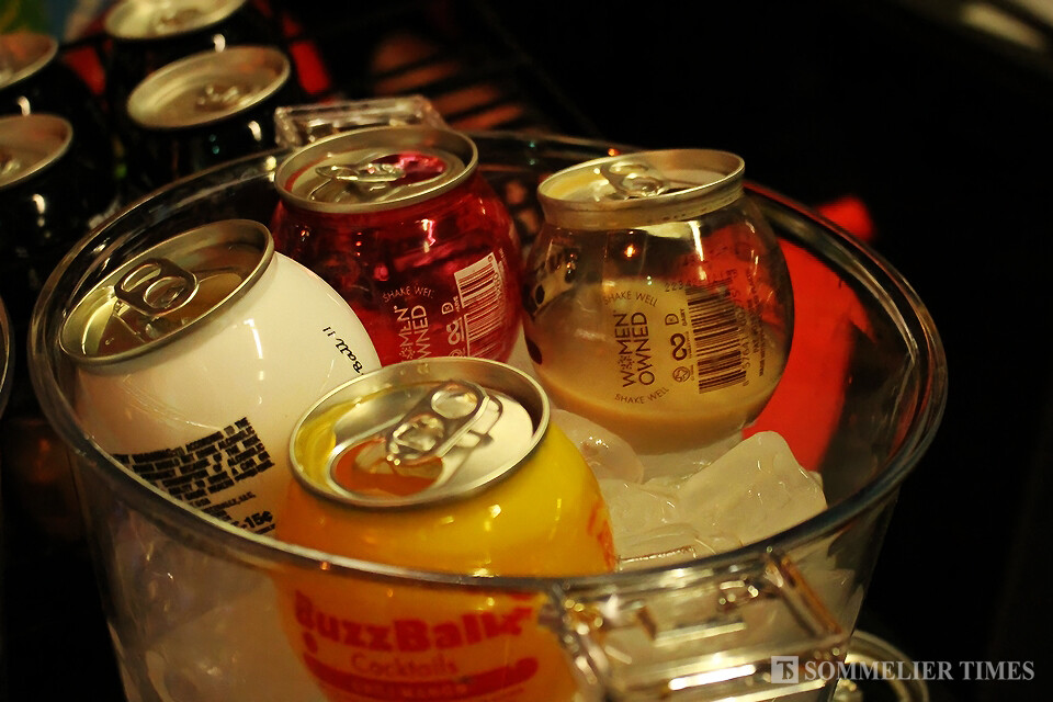 작은 사이즈의 RTD 칵테일