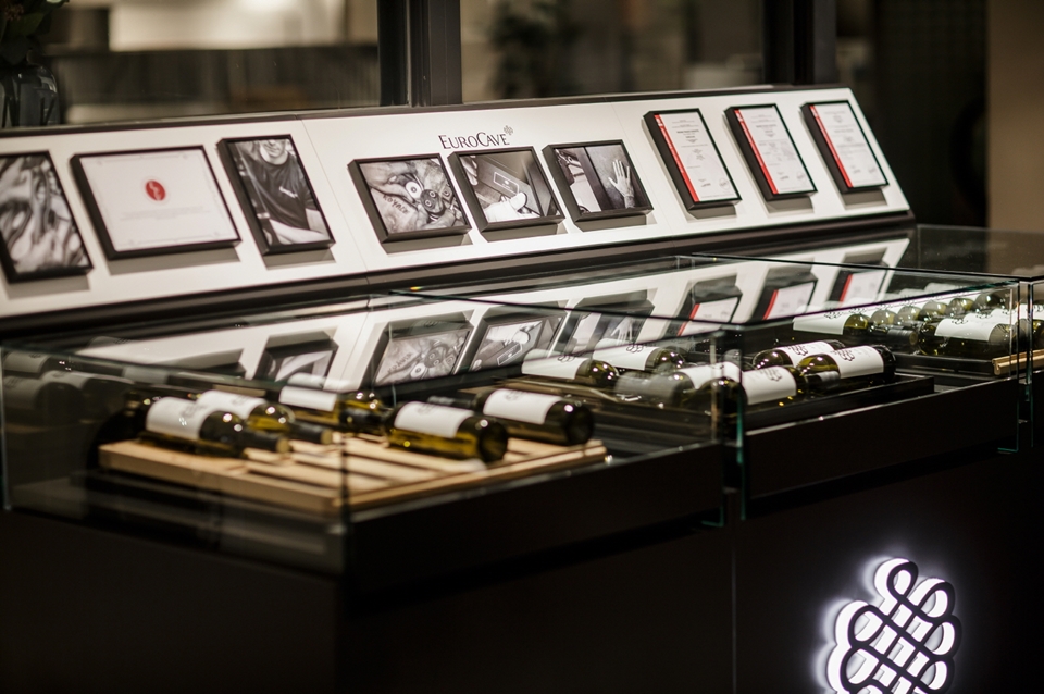 유로까브의 제작과정 및 인증서를 볼 수 있는 헤리티지존 (사진=캐리어냉장)