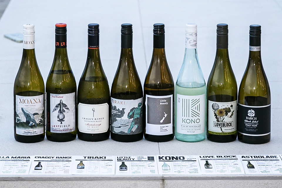 (왼쪽부터) 모아나 파크 에스테이트 이스트 코스트 샤르도네 2020, 레프트 필드 소비뇽 블랑 2020, 크레기 레인지 테무나 빈야드 소비뇽 블랑 2021, 티라키 소비뇽 블랑 2022, 리틀 뷰티 리미티드 에디션 소비뇽 블랑, 코노 소비뇽 블랑, 러브블록 말보로 소비뇽 블랑 2021, 배비치 블랙 말보로 피노누아