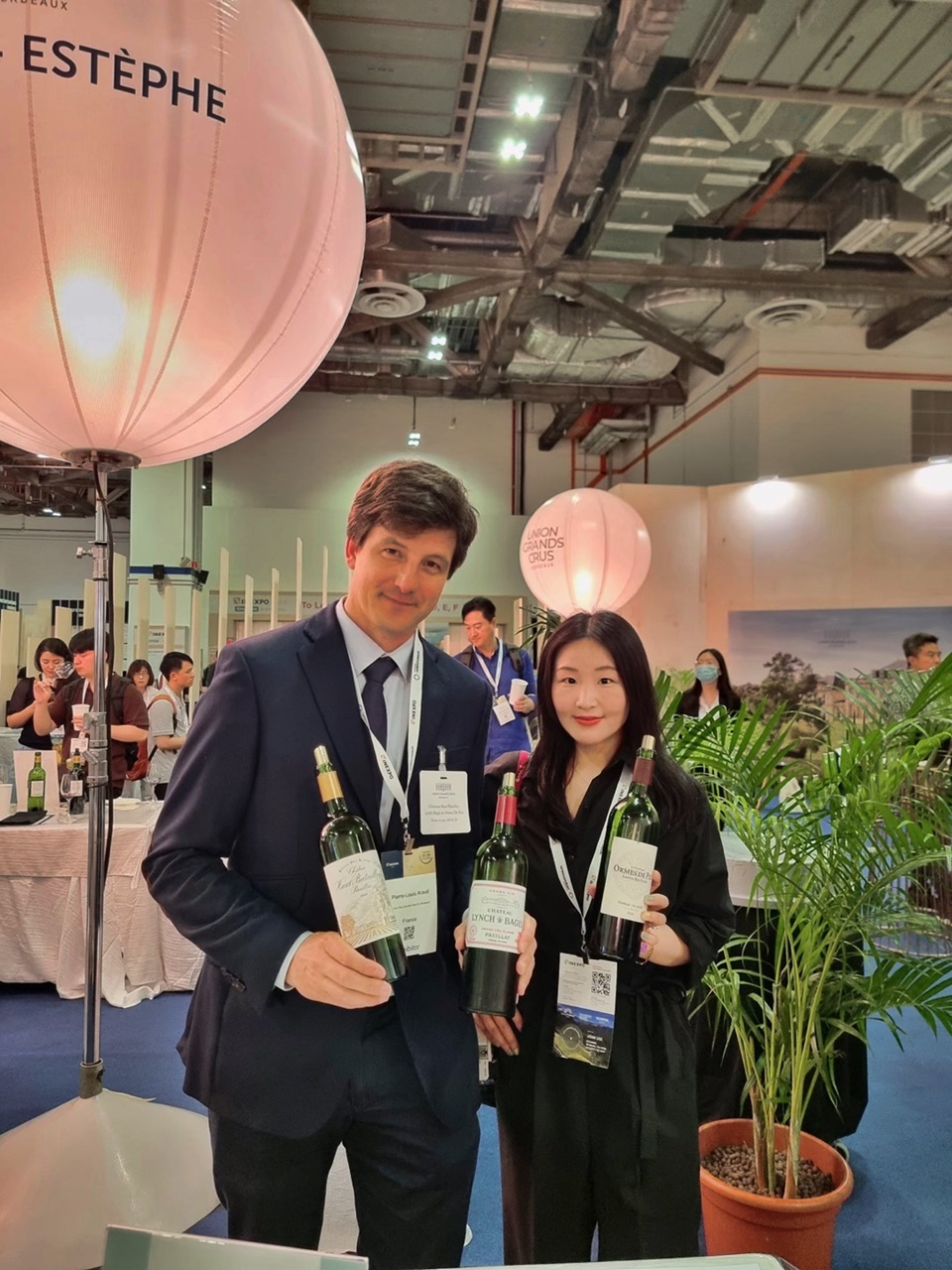 샤토 린치 바쥬, 샤토 오 바타이 등을 소유하고 있는 패밀리 J-M Cazes의 커머셜 마케팅 디렉터 피에르 루이 아로(Pierre-Louis ARAUD)와 도윤 기자