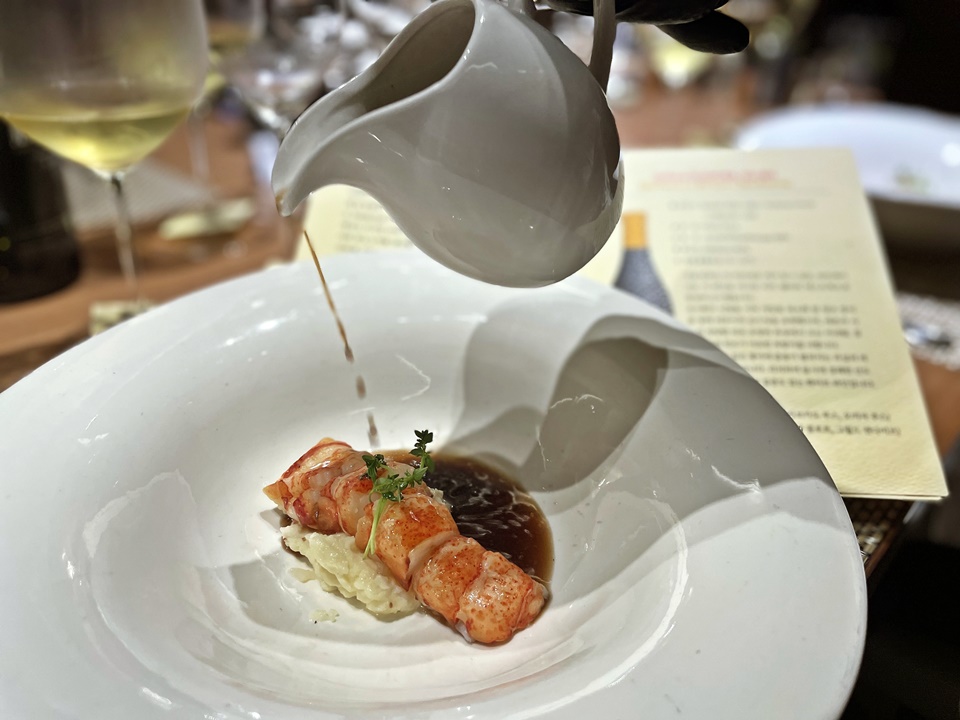 샵 블록 샤도네이와 페어링한 랍스터 요리