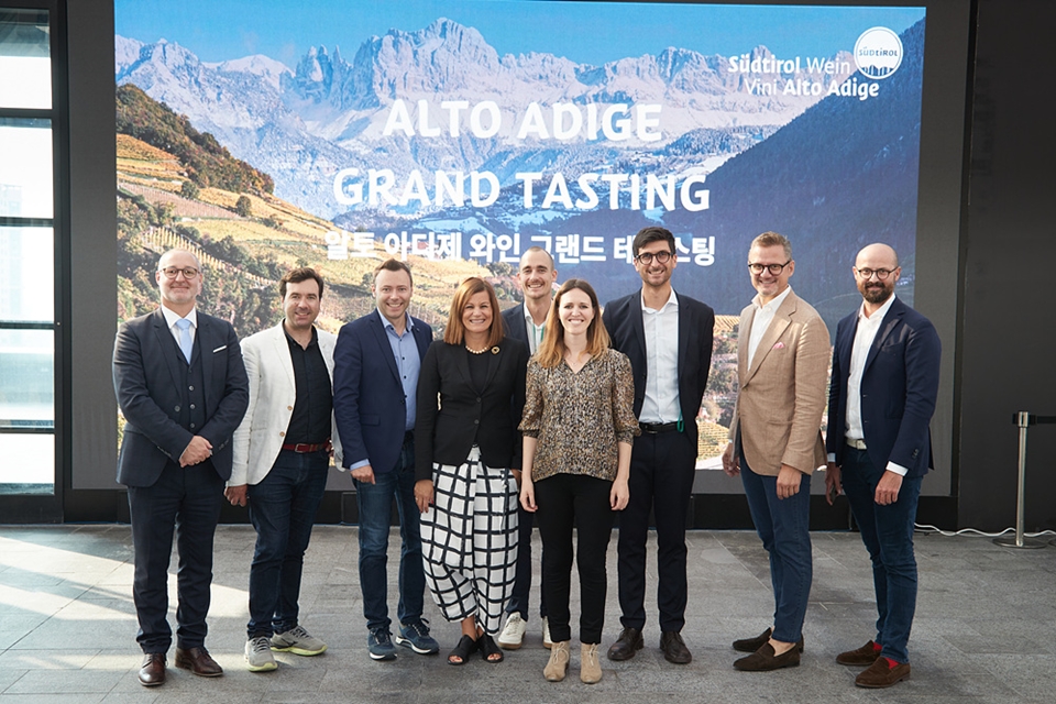 이탈리아 알토 아디제 시음회를 위해 알토 아디제 와인 협회 관계자 및 19개 와이너리에서 방한했다 (사진=소펙사 코리아)
