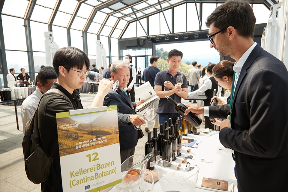 앰배서더 서울 풀만 호텔에서 이탈리아 알토 아디제 와인 시음회가 개최됐다