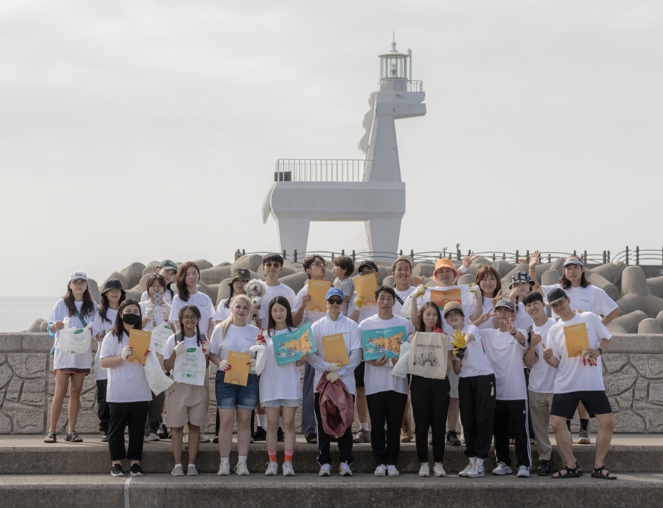 걸으면서 쓰레기 줍고… “아름다운 제주 바다 지켜요!” ‘돈나푸가타 클린 캠페인 (사진=나라셀라)