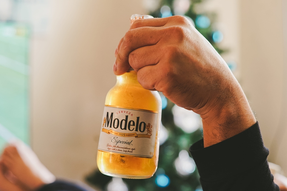 최근 버드라이트를 제치고 미국에서 가장 많이 팔리는 맥주 자리를 차지한 멕시코 라거 브랜드 '모델로'