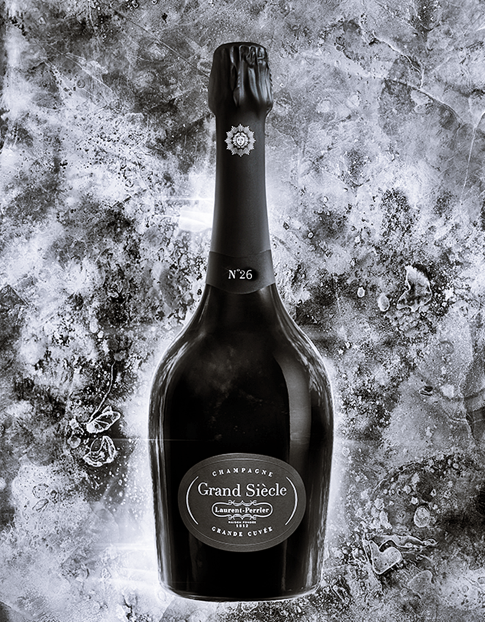 베르나르는 17세기에 처음 제작된 손으로 불어서 만든 병에서 영감을 받아 로랑 페리에만의 특별한 샴페인 보틀로 탄생시켰다