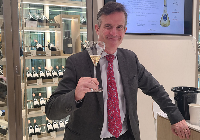 샴페인 드 브노쥬(Champagne de Venoge)의 CEO 질 드 라 바스티에르(Gilles de la Bassetière)