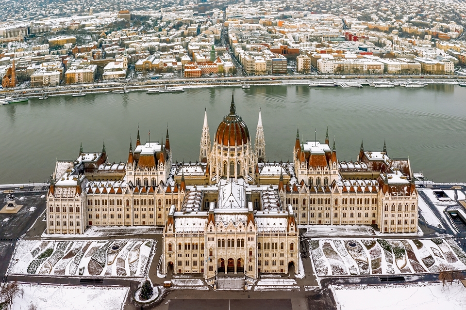 부다페스트의 대표 랜드마크인 헝가리 국회의사당의 겨울 전경 (사진=헝가리관광청)