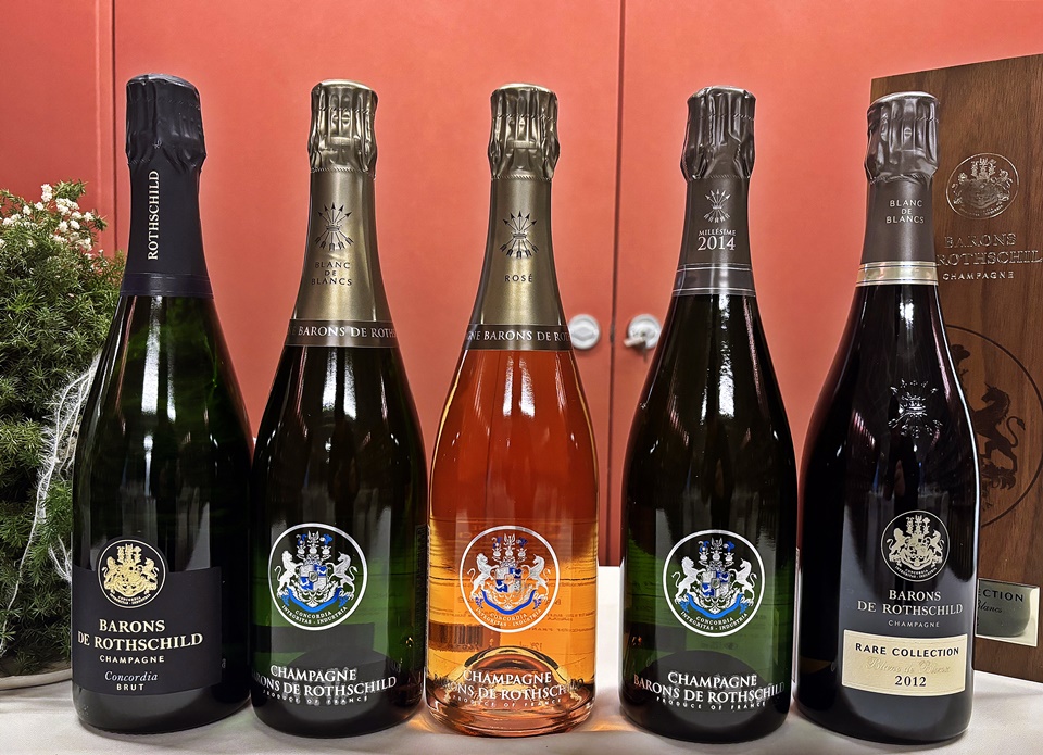 샴페인 바론 드 로칠드(Champagne Barons de Rothschild)의 5종의 샴페인 테이스팅이 이뤄졌다