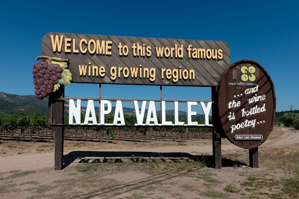 나파밸리 지역의 상징적인 환영 표지판