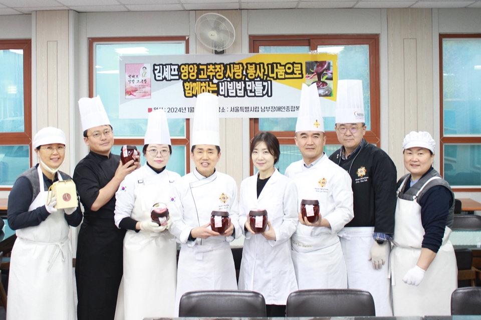 (왼쪽 두번째부터) 이동준, 김현지, 김세한, 이정현, 김재환, 신언탁 기능장