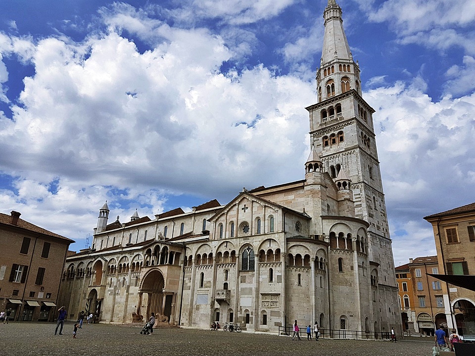 이탈리아 북부 에밀리아 로마냐(Emilia-Romagna)주의 모데나 대성당, 1997년 유네스코 세계문화유산으로 등재되었다
