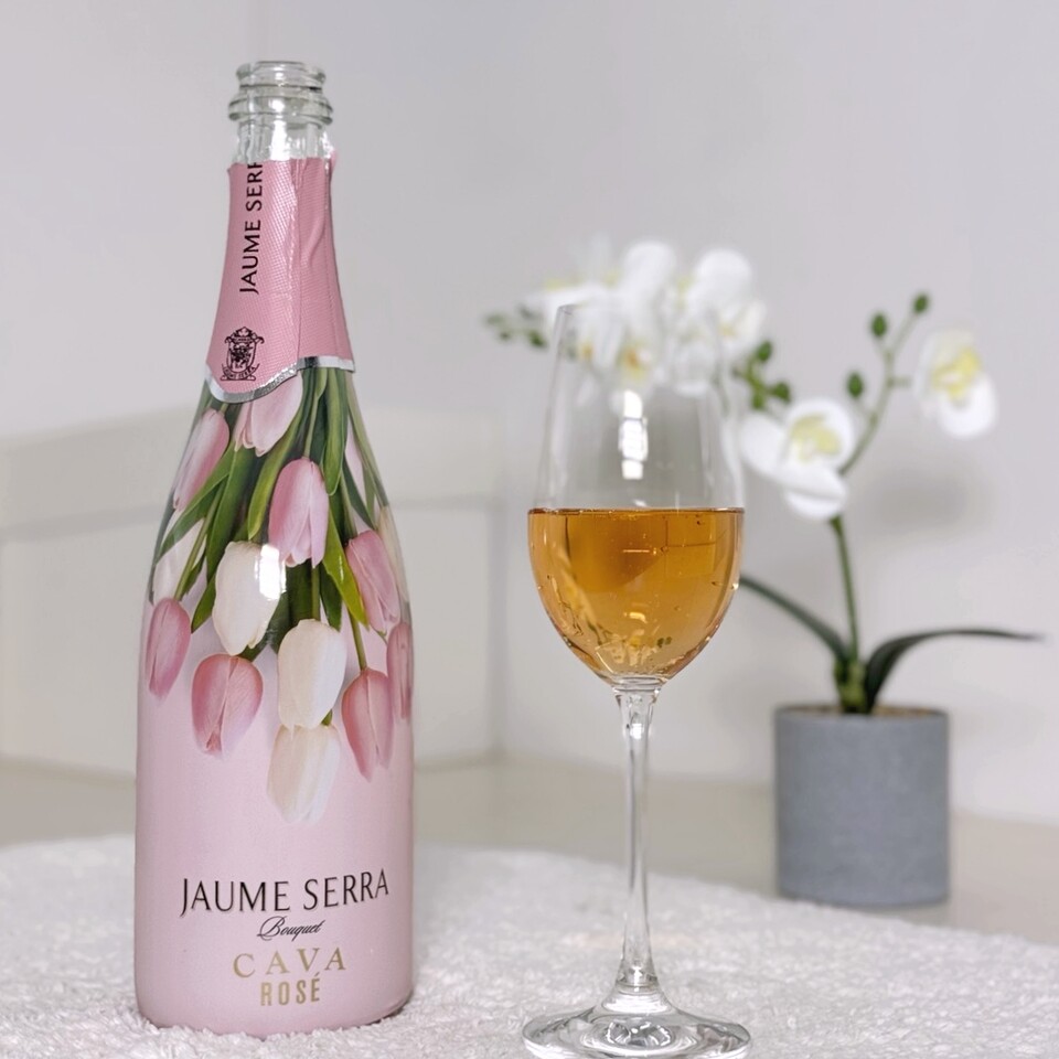 호메세라 부케 까바 로제(Juame Serra Bouquet CAVA Rose) / 판매처 : 와인앤모어, 더와인 콜렉티브, 에이와인, 라빈리커샵, 바틀샵 등