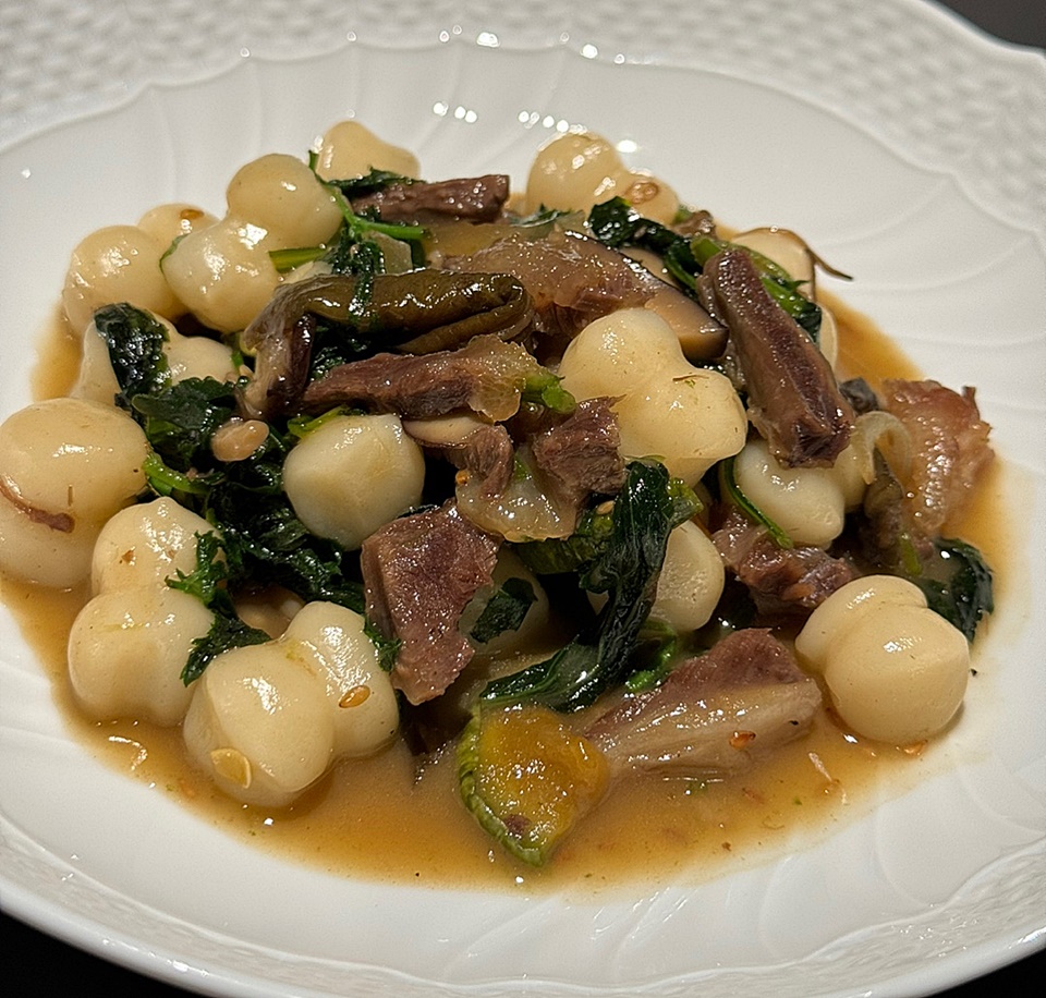 '노뚜 에 랄베라(Nòtu e l’Albera) 2021'과 페어링된 건나물 궁중 떡볶이