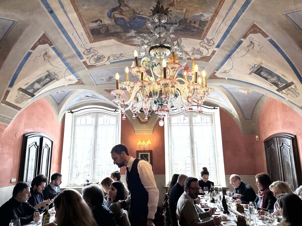 칸티네 델 가비 레스토랑 내부. 개인 채플을 개조한 내부