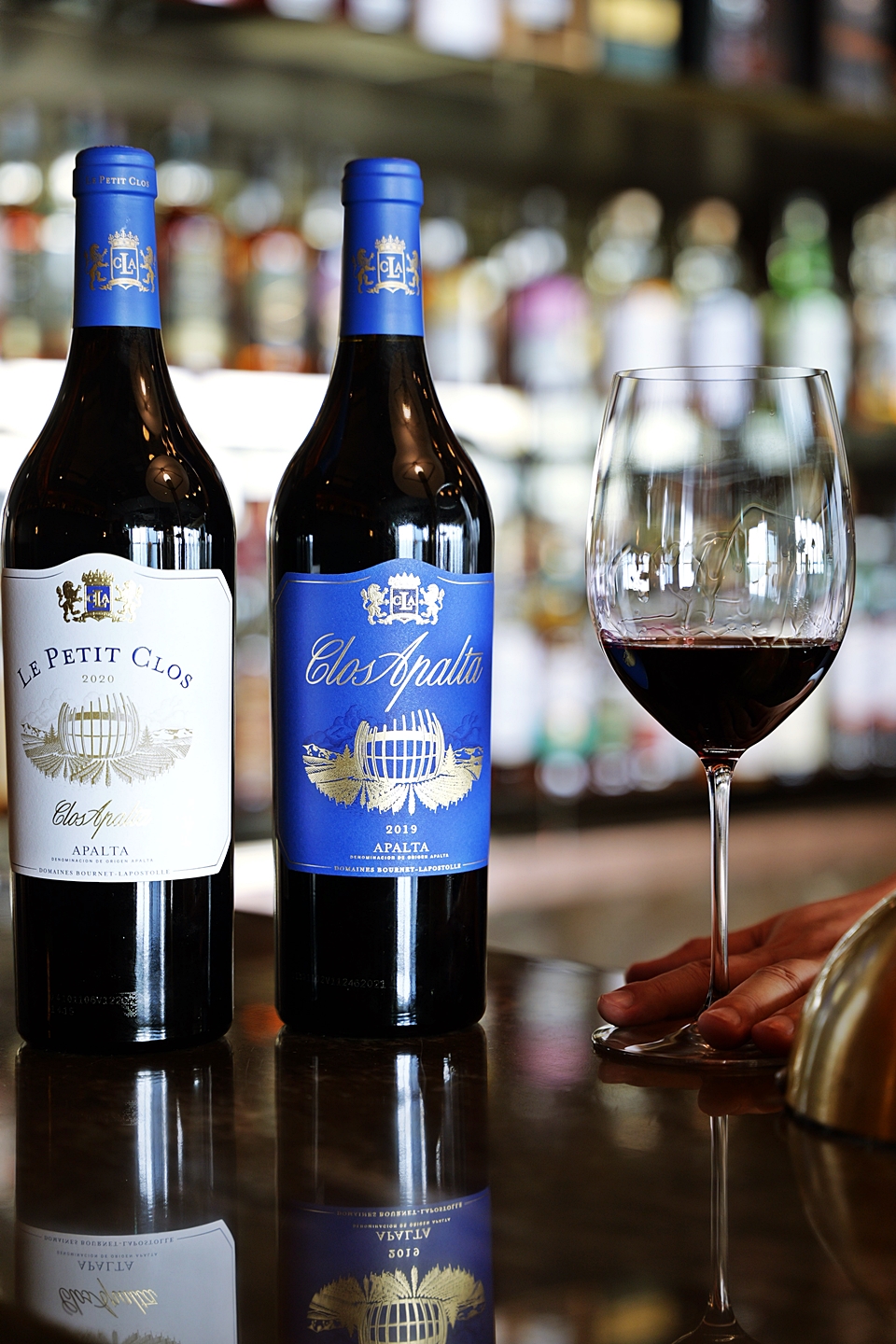 1997년 탄생한 '끌로 아팔타(Clos Apalta)' 2005년 빈티지가 칠레 최초이자 유일무이하게 '와인 스펙테이터(Wine Spectator) 2008' TOP 100에서 1위를 차지하며 '라포스톨(Lapostolle)'은 세계적인 명품 와이너리로 우뚝 섰다