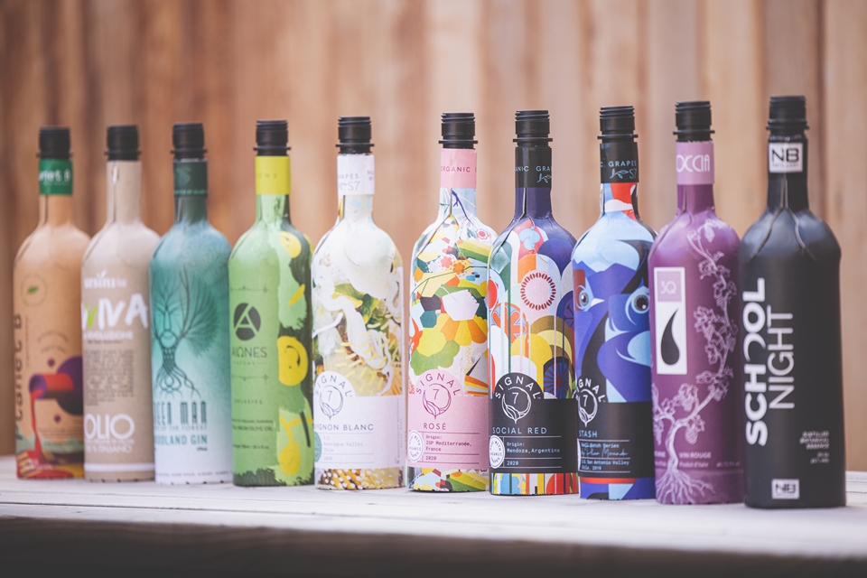 재활용된 종이를 사용하여 지속가능한 와인병을 생산하는 '프루갈팩(Frugalpac)' (사진=Frugalpac)'