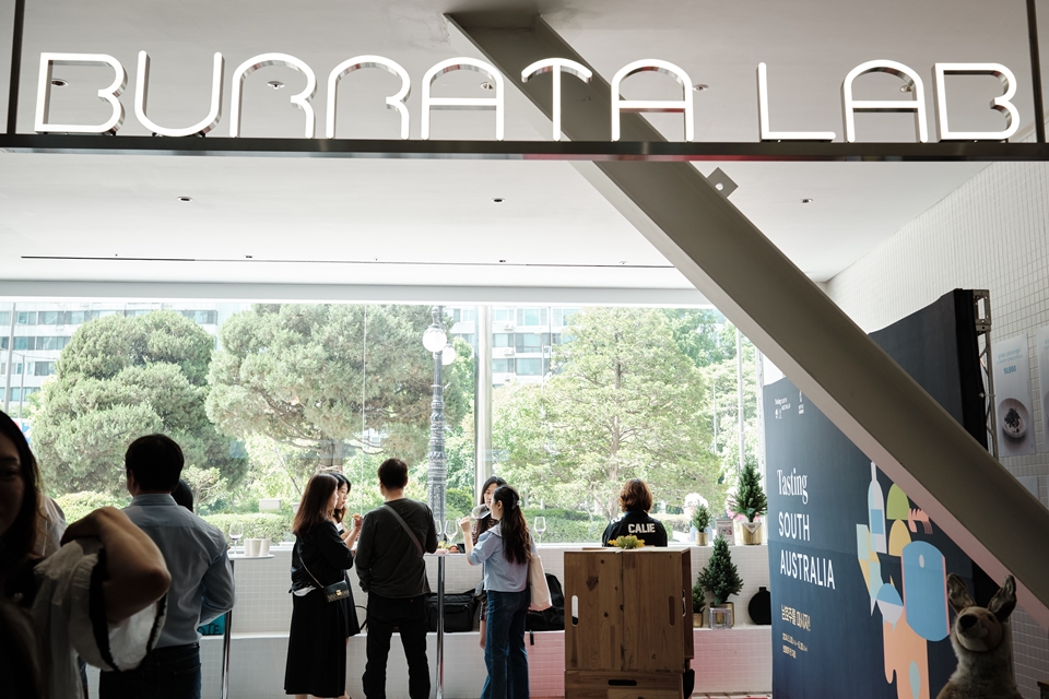 보틀벙커 잠실점 부라타랩에서 열린 오프닝 기념식 현장