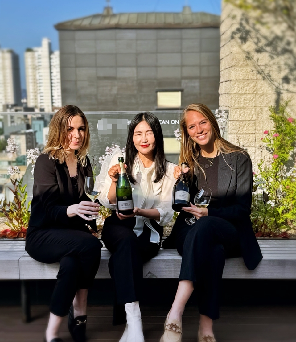 샴페인 앙리오 스페셜 마스터 클래스 행사를 마친 이후 도운 빌딩 루프탑에서 셀러 마스터 알리스 테티엔(Alice Tetienne)과 함께하는 애프터 파티가 진행됐다 (사진 = 도윤 기자)