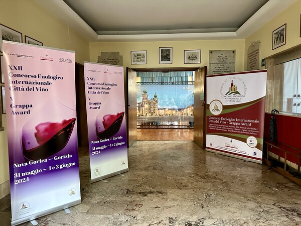 지난 5월 31일~6월 2일까지 품평회를 유치했던 고리치아 U.G.G건물 입구