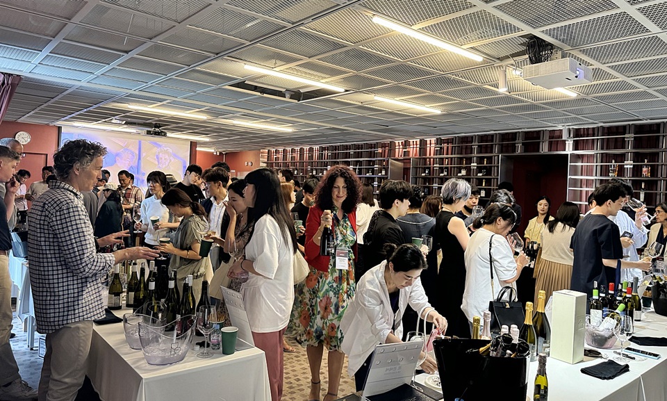  '고객과 소비자에게 친밀하게 다가갈 수 있는 와인'을 선보이는 것을 목표로 하는 와인수입사 