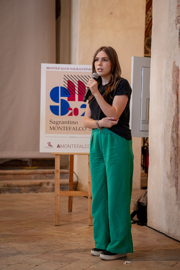 에티케타 다우토레 대회의 수상자와 포스터