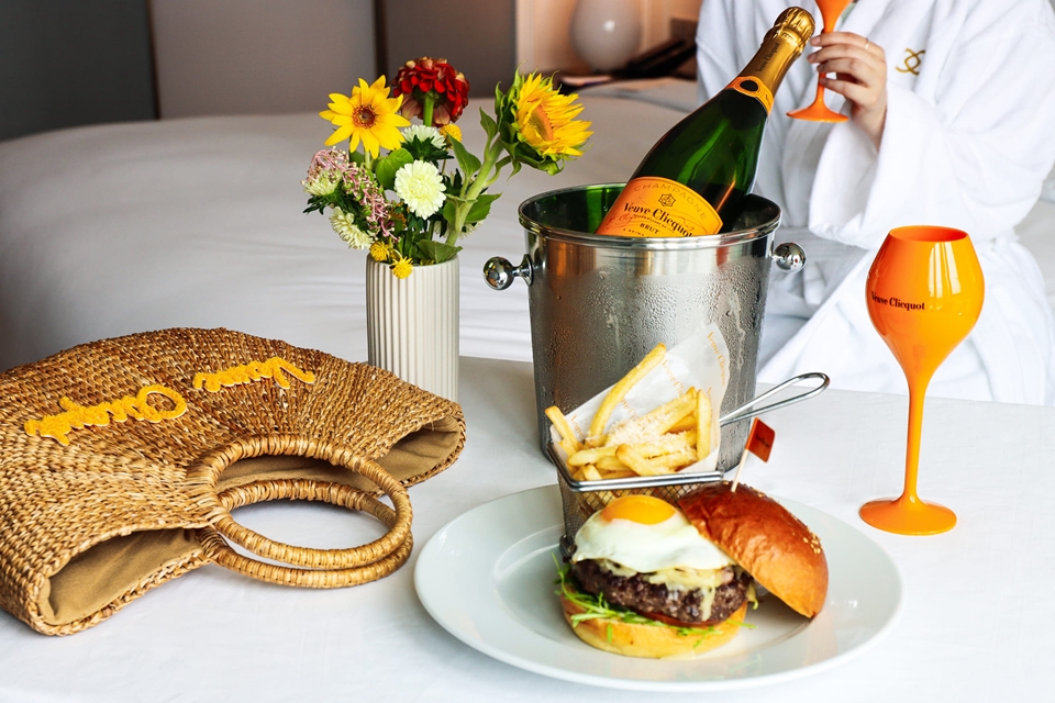 ‘로드 투 더 선(Road to the Sun)’ 객실 패키지 연출 이미지 (사진=소피텔 앰배서더 서울)