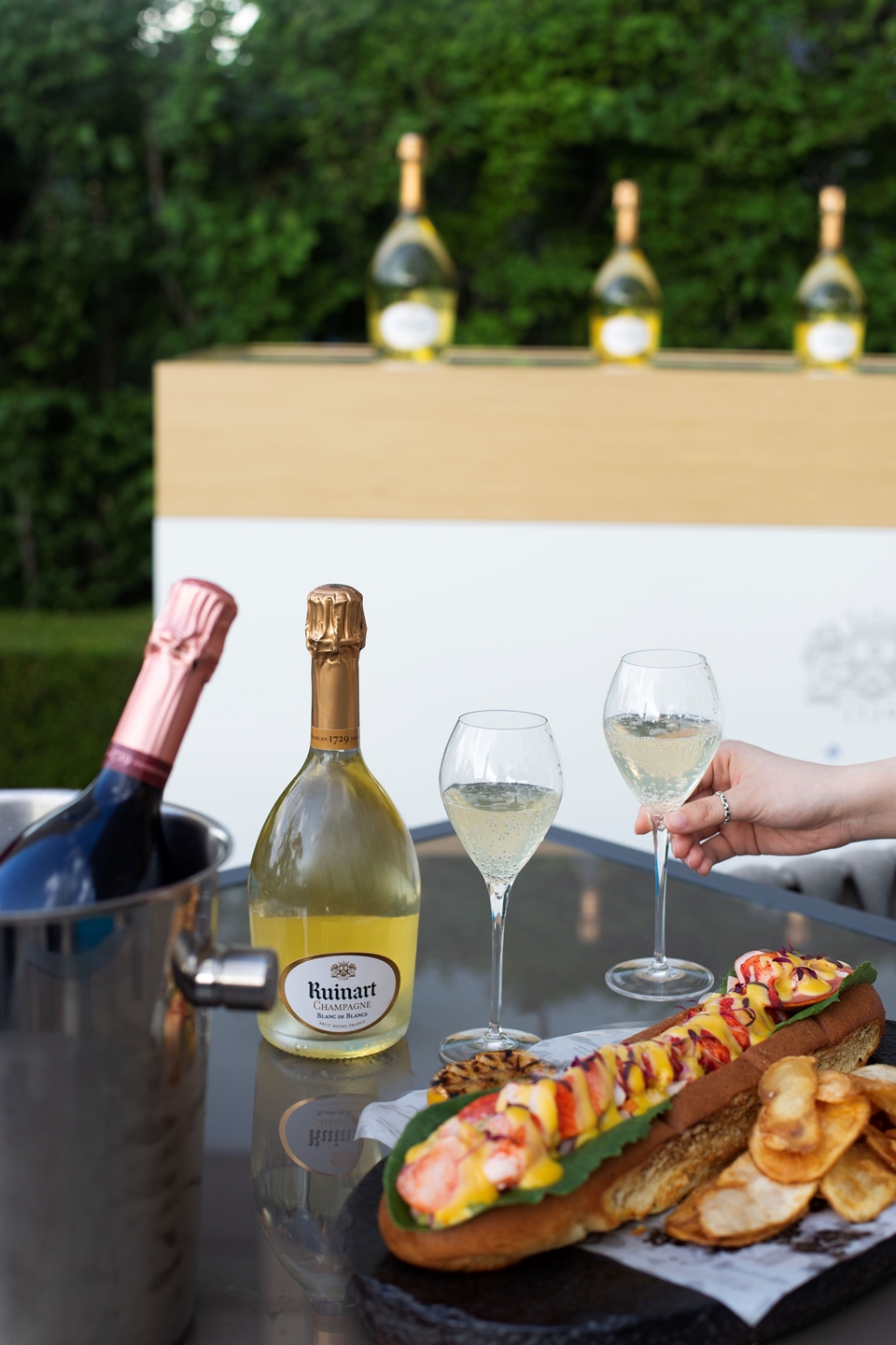 포시즌스 호텔 서울 가든테라스 샴페인과 푸드 (사진=포시즌스 호텔 서울)