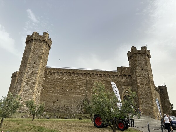 오후 이벤트가 열린 몬탈치노 요새 정면