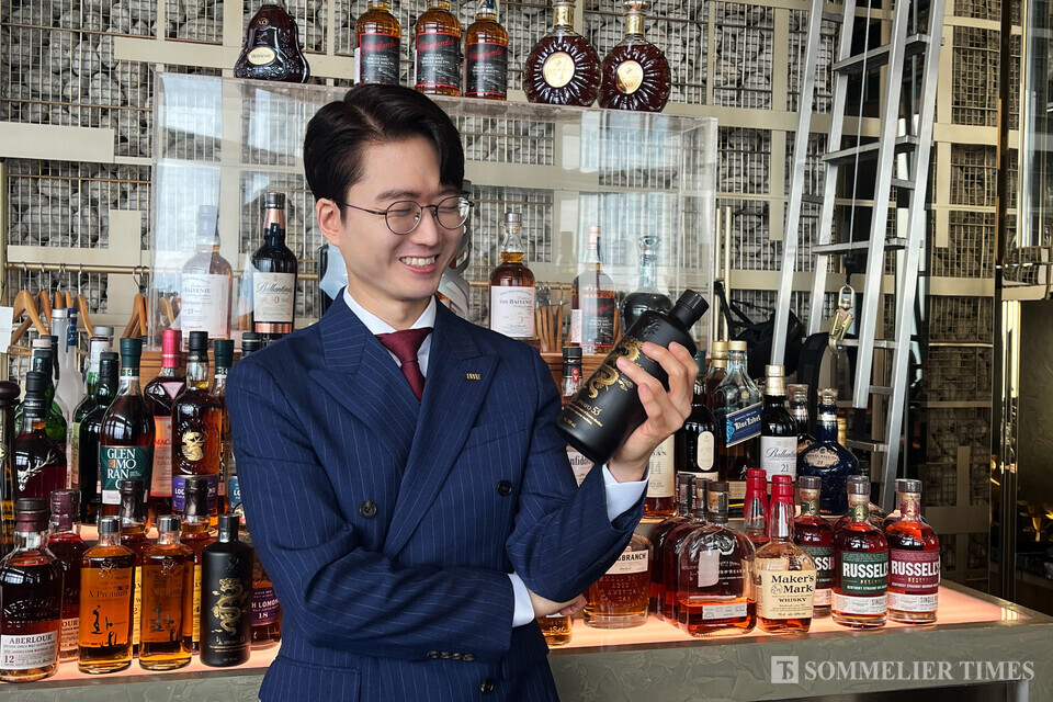 김지유 바텐더와 두드림 칵테일의 베이스로 사용된 '화요 53'