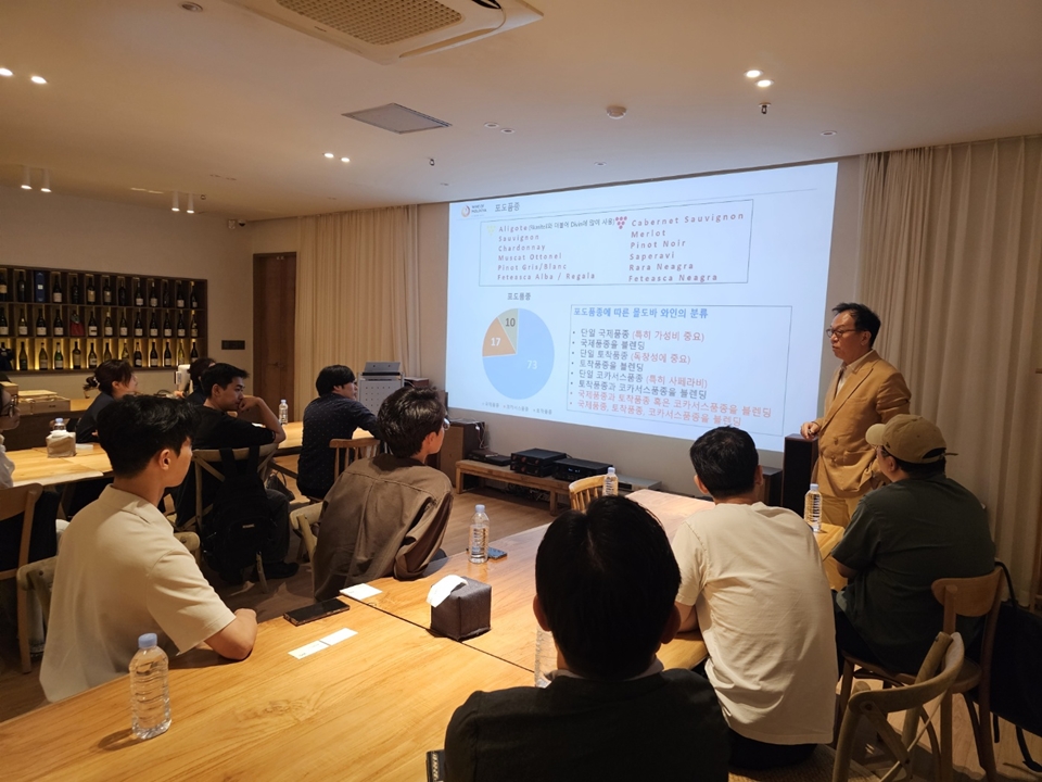 몰도바 와인 세미나 현장 모습