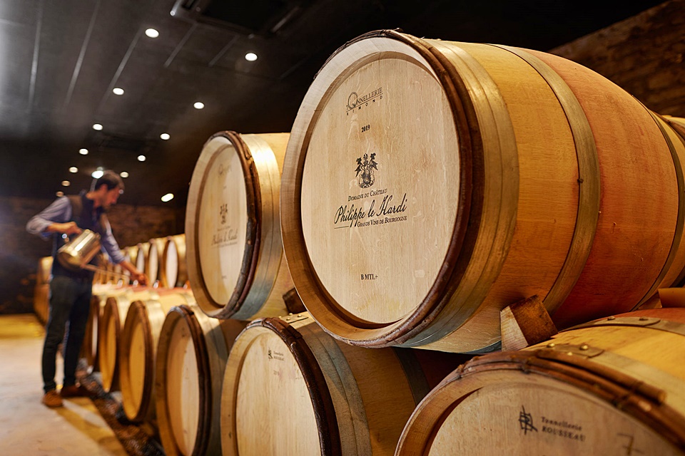 Domaine de Chateau Philippe le Hardi는 각 Vat 마다, 빈티지 마다 고유의 캐릭터에 맞게 맞춤형 개별 양조를 진행한다 