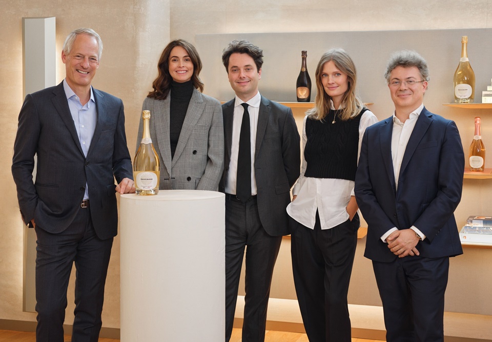 (왼쪽부터) 필립 샤우스(Philippe Schaus) (CEO Moët Hennessy), 매기 프레르장-떼땅져(Maggie Frerejean-Taittinger) (co-founder French Bloom) 로돌프 프레르장-떼땅져(Rodolphe Frerejean-Taittinger) (CEO French Bloom), 콘스탄스 자블론스키(Constance Jablonski) (co-founder French Bloom), 다비드 세르(David Serre) (Executive Vice President Strategy – Finance Moët Hennessy) (사진=Moët & Hennessy)