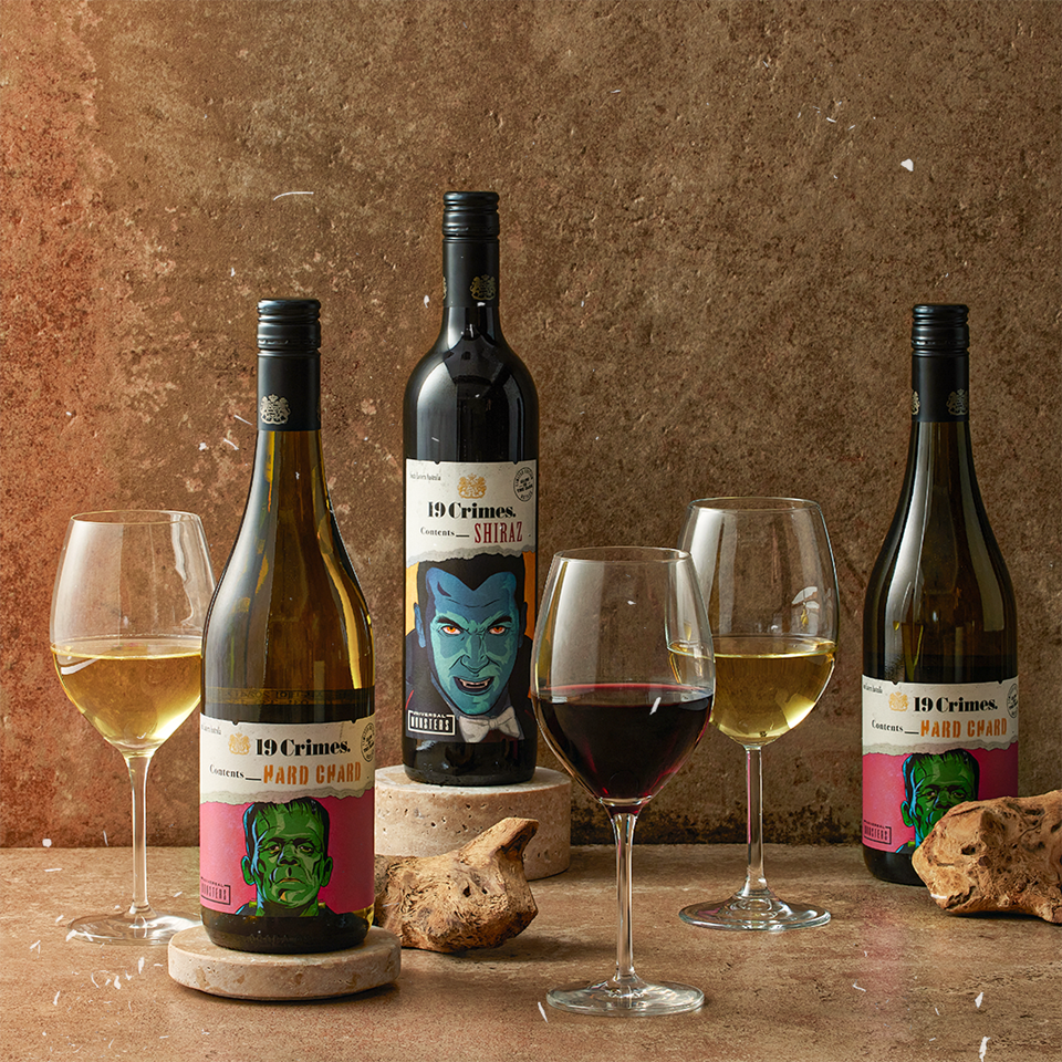 19 CRIMES와 유니버설 스튜디오가 콜라보한 한정판 와인 (사진=GS25)
