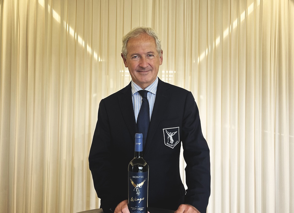 지난 22일, 비냐 몬테스의 신규 레드 블렌드 와인 '몬테스 윙스(Montes Wings)의 출시를 기념하여 수출총괄 이사 카를로스 세라노(Carlos Serrano)가 특별 방한했다.