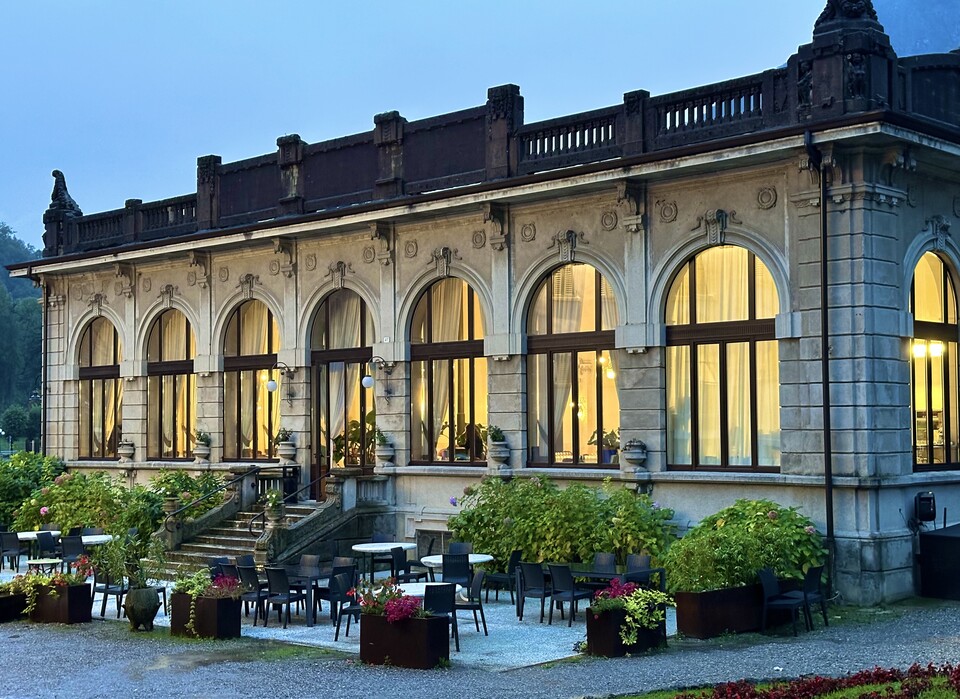 품평회 현장과 심사가 열렸던 비조 호텔건물