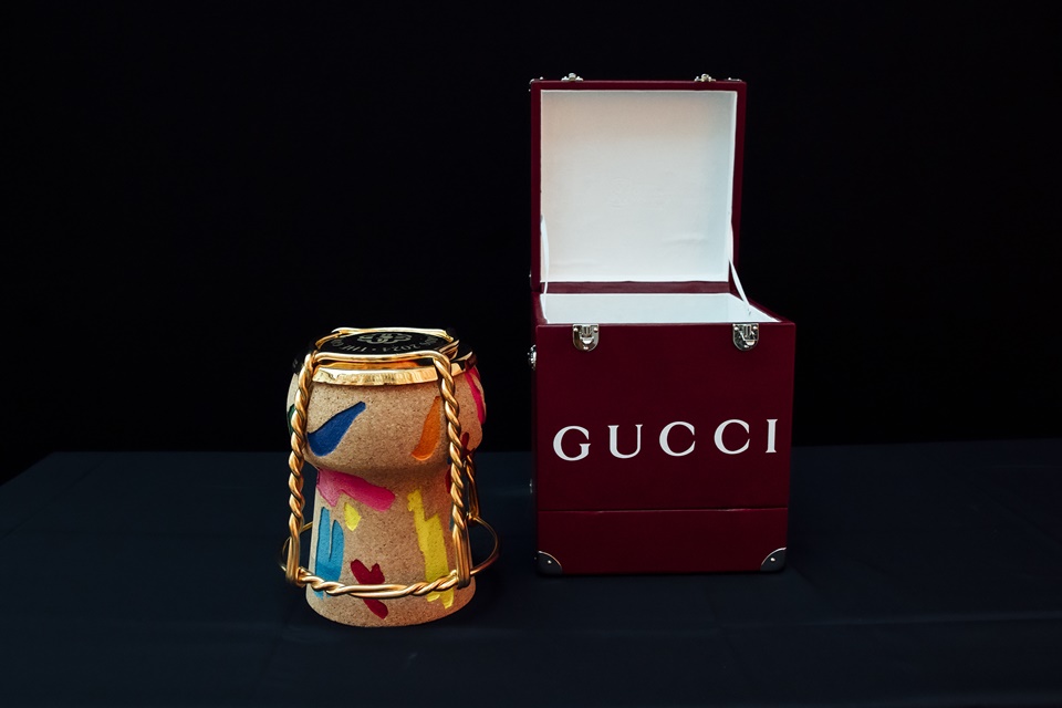 스페인 예술가 누리아 모라(Nuria Mora)와 패션 브랜드 구찌(Gucci)가 참여한 트로피와 트렁크 (사진=Liquid Icons, The Golden Vines® Awards)