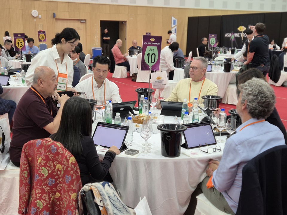 2024 아시아와인트로피 심사 현장의 모습